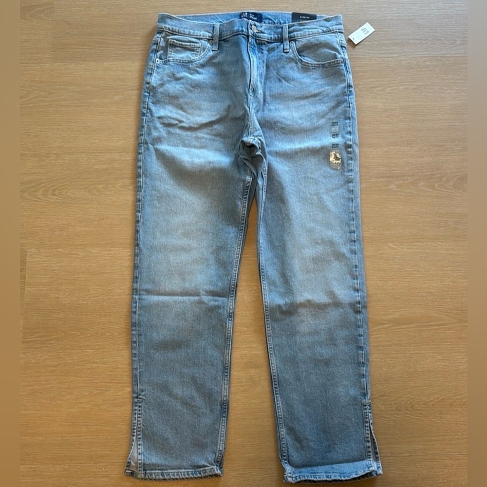 NWT GAP Women's High Rise Straight
Fit Denim Jeans size 16/33 Ankle slits